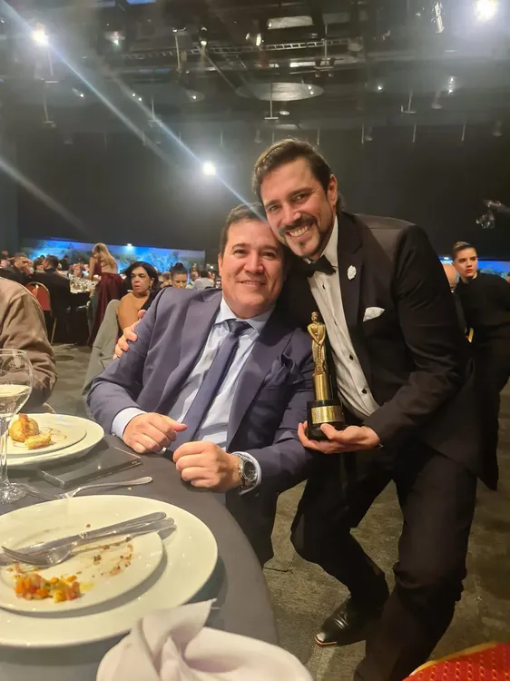 e8d59988-83a5-458f-857d-8e80fac4bbb3