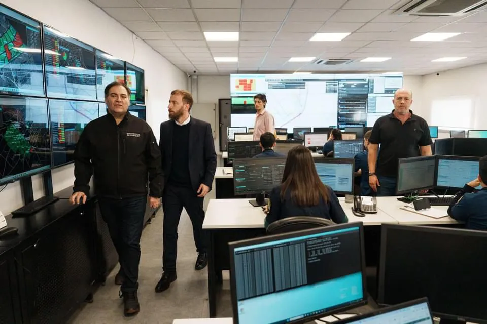 e2a8772f-da1a-4307-85af-b2b79763db85