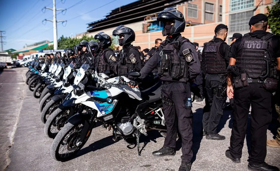 66044e275f0db_Policía4