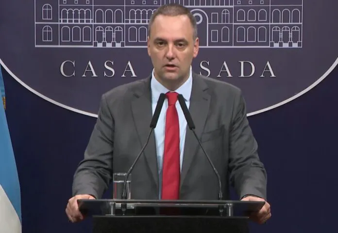 Adorni-archivos-696x481