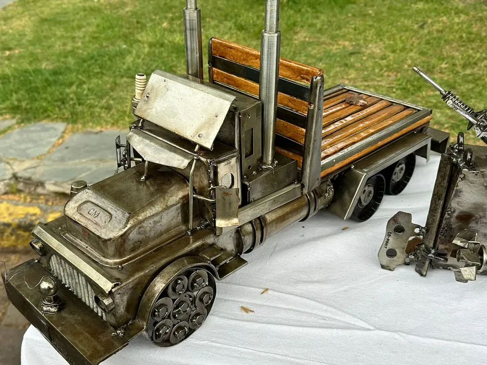 f32877c8-4366-4d88-8745-9999fab32ccc (1)